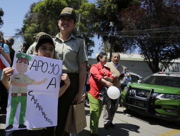 Vecinos de Viña del Mar y La Florida se manifestaron en apoyo a Carabineros