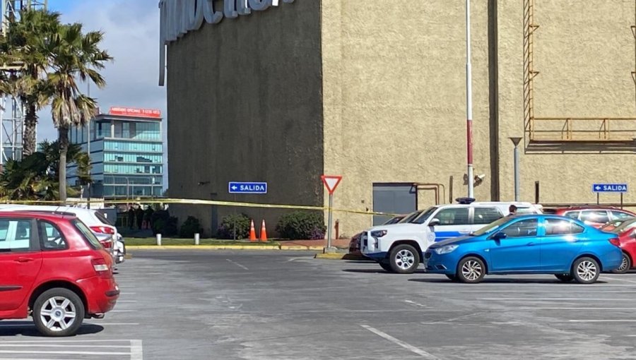 Delincuentes se enfrentan a balazos con guardias de camión de seguridad: Se llevaron bolsa llena de dinero en Mall de Talcahuano