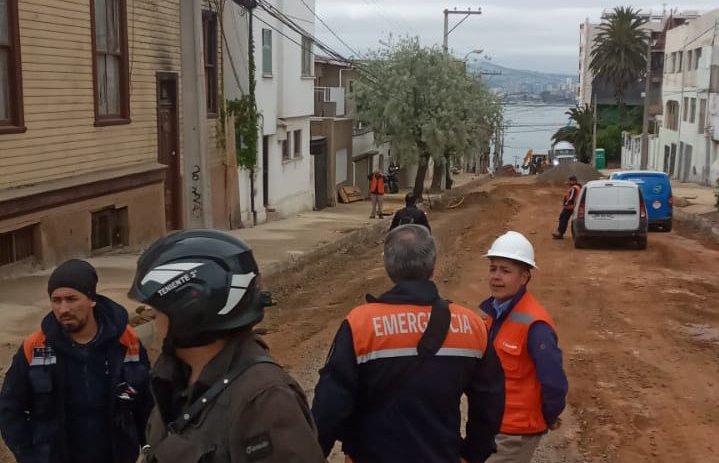 Evacúan a 17 menores de edad desde sala cuna por fuga de gas en el cerro Playa Ancha de Valparaíso