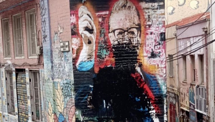 Desconocidos vandalizaron mural del ex presidente Salvador Allende en Valparaíso