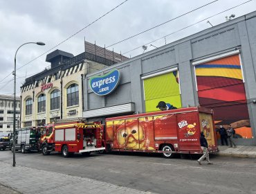 Emergencia química en supermercado de Valparaíso: cerca de 70 personas debieron evacuar recinto ubicado en el plan porteño