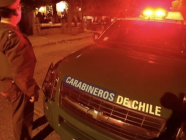 Carabineros fueron recibidos a balazos durante incendio que consumió tres viviendas al interior de una toma en Cartagena