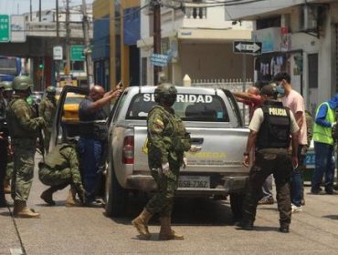 "Mátame si quieres, no te tengo miedo": Las bandas armadas que usan extorsiones para amenazar a habitantes en Ecuador