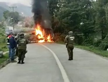 Alrededor de 15 sujetos encapuchados quemaron un camión maderero y robaron una camioneta en Los Álamos