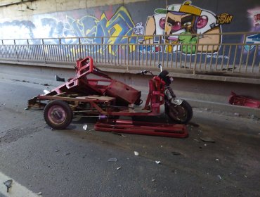 Tres personas heridas de gravedad dejó colisión entre vehículo y triciclo eléctrico al interior de túnel en Quintero