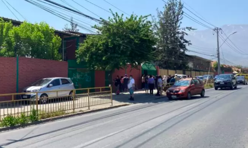 Arresto domiciliario nocturno para adolescente imputado por bomba de ruido en colegio de Peñalolén