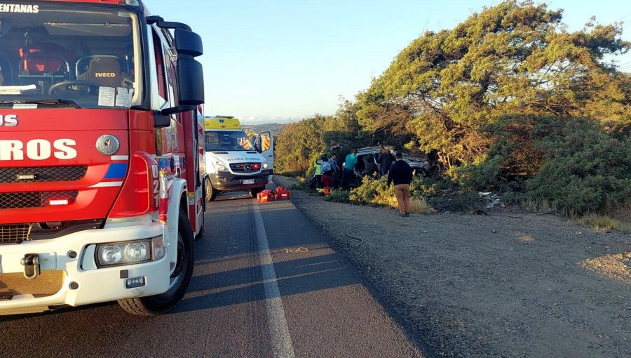 Una persona lesionada deja choque y posterior volcamiento de vehículo en ruta de Puchuncaví