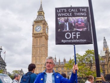 Por qué en Reino Unido no necesitan convocar elecciones generales para cambiar de primer ministro