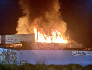 Emergencia en Quilpué: Incendio destruye lavandería y estuvo a metros de propagarse a zona altamente residencial de la comuna