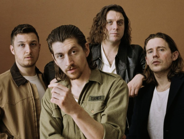 A cuatro años de su último trabajo musical, Arctic Monkeys lanzó su nuevo disco “The Car”