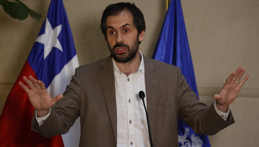 Ministro de Economía a inversionistas tras hallazgo de una bomba en Las Condes: "Vamos a cuidar la seguridad"