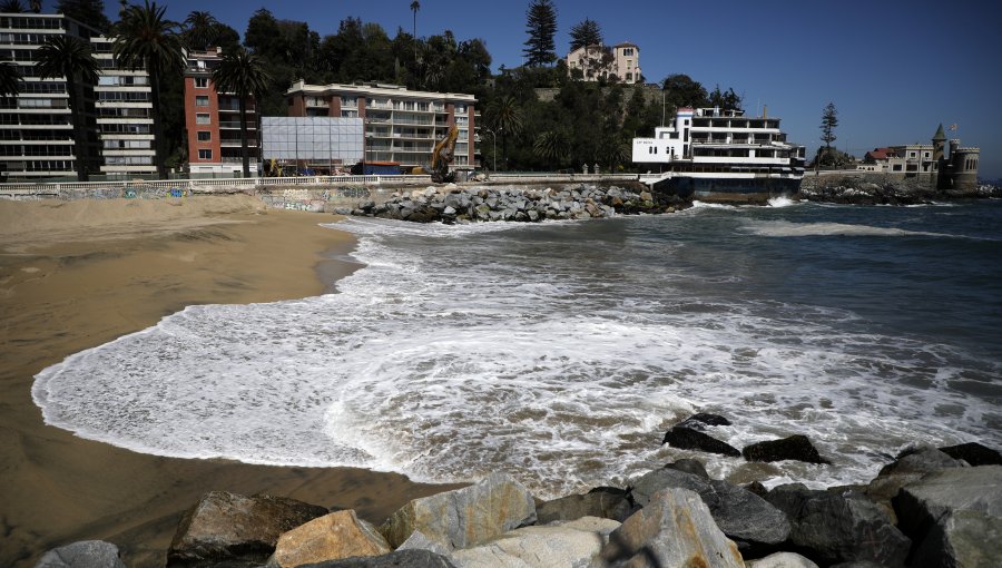 Reabren Playa Casino luego de cierre provisorio tras contaminación con aguas servidas por rotura de colector de Esval