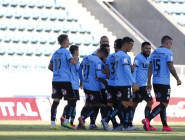 Primera B: Deportes Iquique goleó a San Felipe y se olvida completamente del descenso