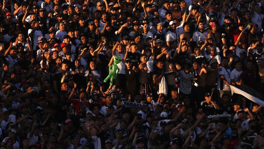 Multitud de hinchas de Colo Colo llegan al Monumental a despedir al cacique antes de partido clave con Coquimbo Unido