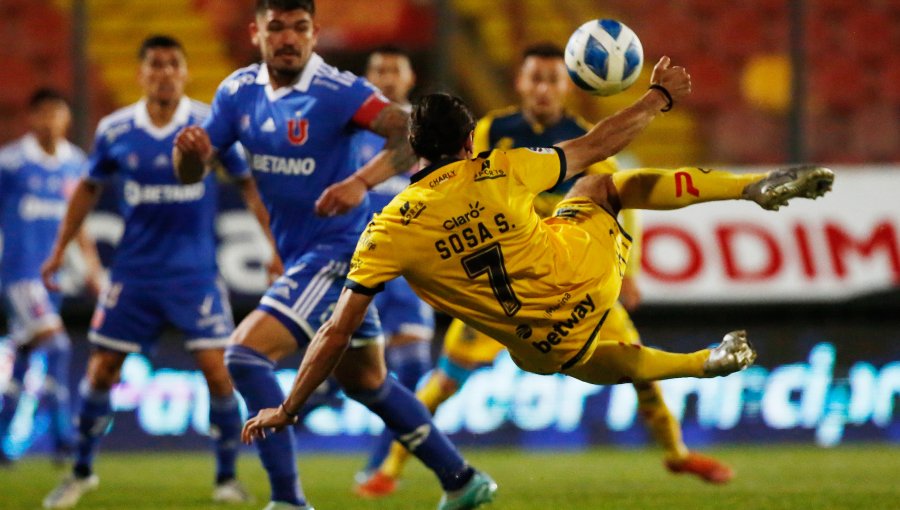 Everton le arrebató el triunfo a la U de Chile se mete en zona de copa sudamericana y los azules aún no salvan del descenso