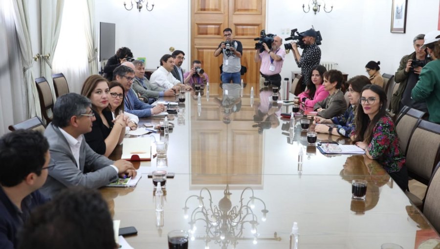 Oficialismo acoge llamado a la unidad del Gobierno tras roces por críticas del senador Latorre contra la ex Concertación