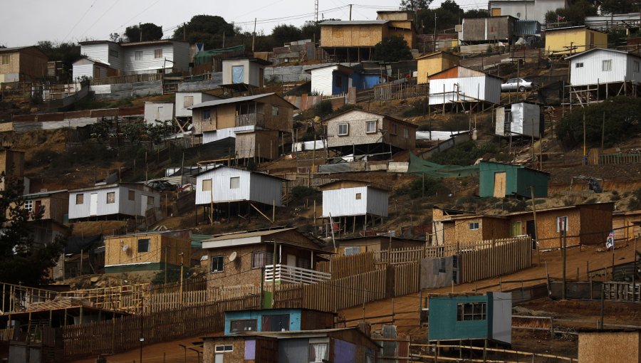 Uno de cada cuatro campamentos en Chile se ubica en la región de Valparaíso, según catastro del Minvu: 18.405 casas en 255 asentamientos