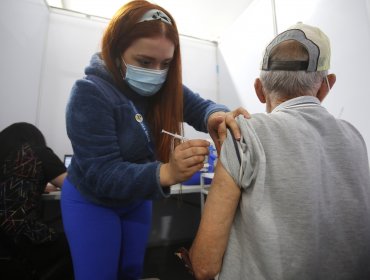 Comienza proceso de vacunación bivalente para personas mayores de 80 años
