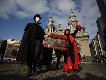 Locatarios y vecinos de Santiago protestan en el Paseo Ahumada contra la delincuencia y la inseguridad