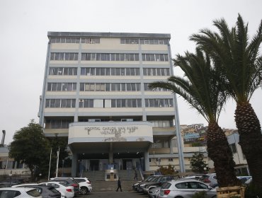 Cirujanos del Hospital Van Buren de Valparaíso iniciaron paro tras ataque a funcionaria: sólo atenderán a personas con riesgo vital