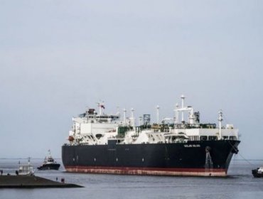 Las decenas de barcos llenos de gas natural licuado que esperan frente a las costas europeas
