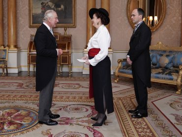 Embajadora de Chile en Reino Unido presentó sus cartas credenciales ante el rey Carlos III
