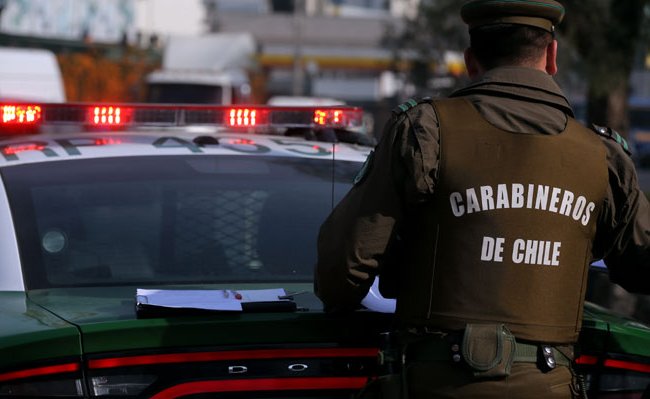 Motochorros armados asaltaron a dos clientes que hacían fila para entrar a una sucursal bancaria en Independencia