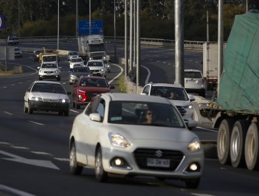 Más de 132 mil vehículos han salido de la región Metropolitana por el fin de semana largo: la vía más utilizada es la ruta 5 Sur