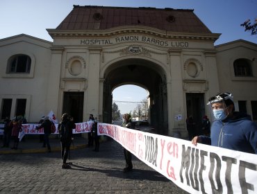 Funcionarios de la unidad de Emergencias del Hospital Barros Luco iniciaron un paro tras agresión a uno de sus compañeros