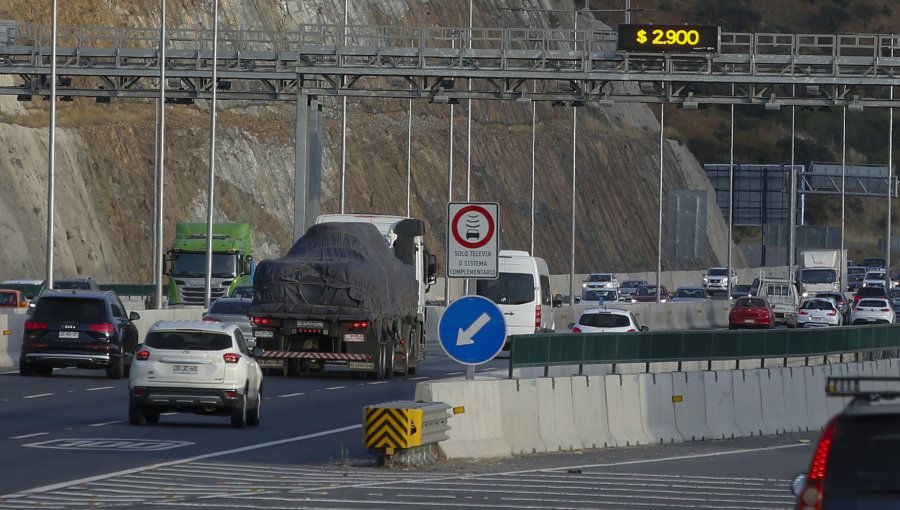 Cerca de 85 mil vehículos han salido de la región Metropolitana por el fin de semana largo