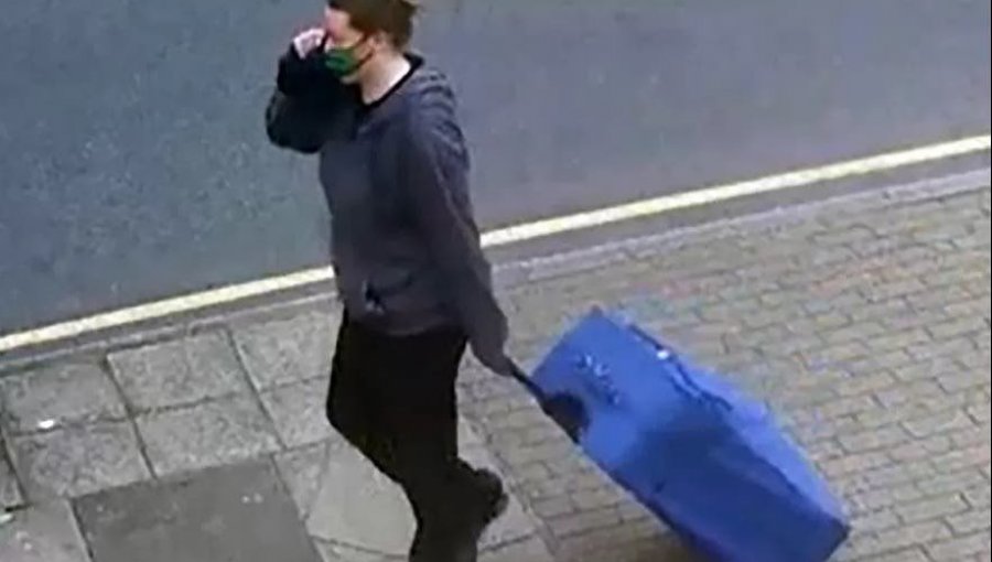Conmoción en Reino Unido: Mujer decapitó a su amiga, la puso en una maleta y luego la arrojó a un bosque