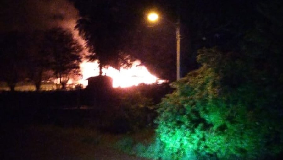 Encapuchados queman bodega e instalaciones de un predio agrícola en Cañete