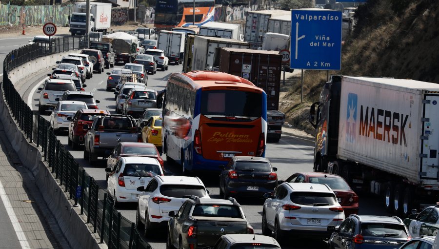Cerca de 32 mil vehículos han salido de Santiago rumbo a la región de Valparaíso por la ruta 68