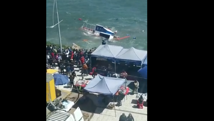 Embarcación se hundió producto de las fuertes marejadas en la bahía de San Antonio