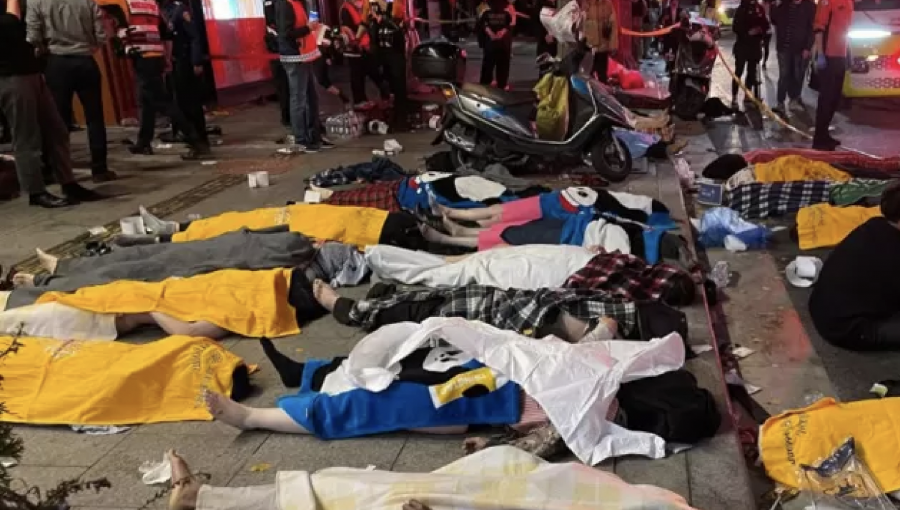 Las impactantes imágenes que dejó la estampida que provocó más de 150 muertos en fiesta de Halloween en Corea del Sur