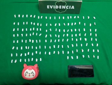 Sorprenden en flagrancia a mujer que microtraficaba droga en Viña del Mar: portaba 155 papelillos de clorhidrato de cocaína