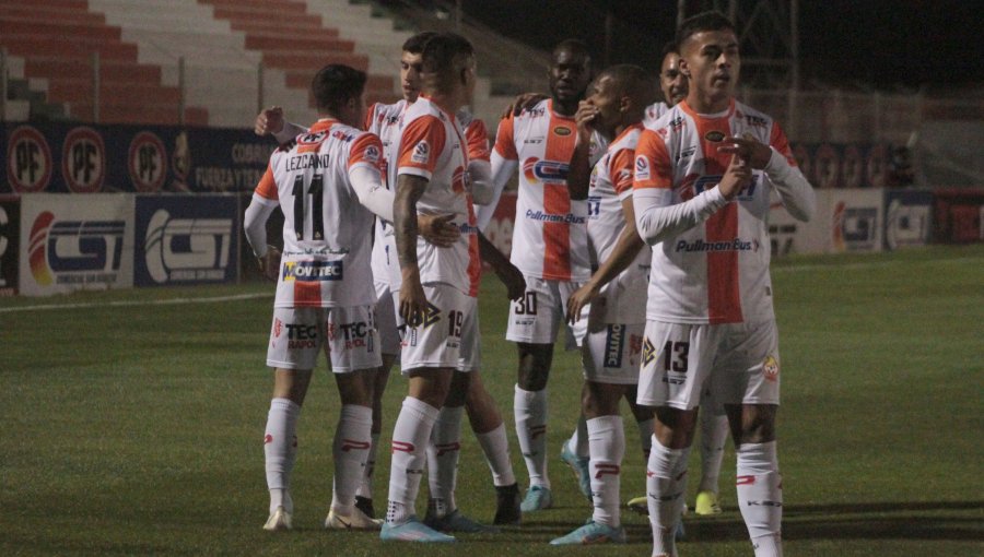 Cobresal ingresó en zona de Copa Sudamericana tras vencer a Palestino en El Salvador