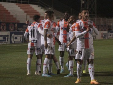 Cobresal ingresó en zona de Copa Sudamericana tras vencer a Palestino en El Salvador