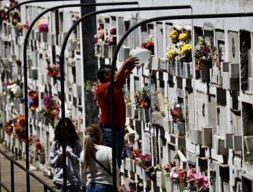 Alta afluencia de público en los cementerios de la región de Valparaíso