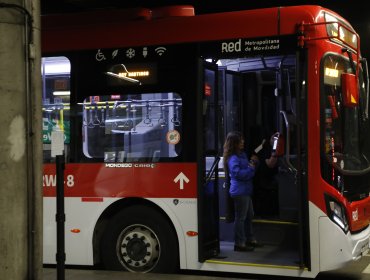 Más de 200 buses de alto estándar se suman al sistema Red de transporte en la Región Metropolitana