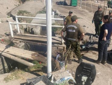 Investigan presunto homicidio tras hallazgo de cadáver en canal de regadío en Arica: cuerpo presentaba heridas cortopunzantes
