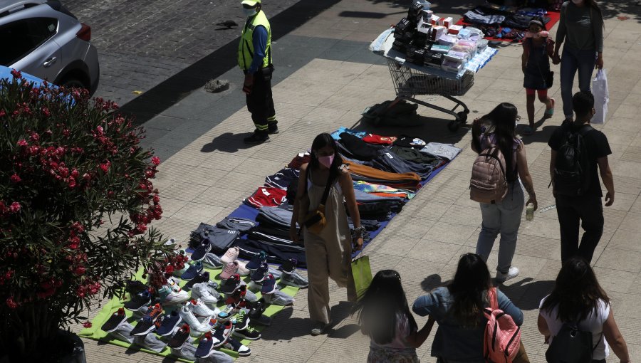 Tasa de ocupación informal cae levemente y se sitúa en 27,1% en trimestre julio-septiembre de 2022