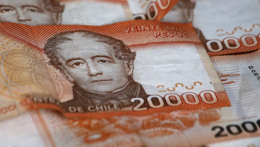 Salarios reales en Chile bajaron 2,3% en 12 meses por impacto de la inflación