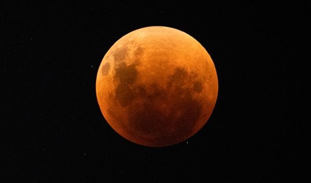 Cómo será el eclipse lunar total de este martes y dónde se podrá ver en América Latina