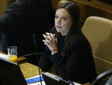 Diputada Flores se encuentra internada en área de cuidados intermedios por "una complicación intestinal" tras someterse a cesárea