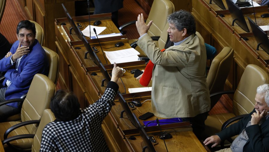 Alinco interrumpió primer discurso de Mirosevic como presidente de la Cámara: Afirman que tenía "hálito alcohólico"
