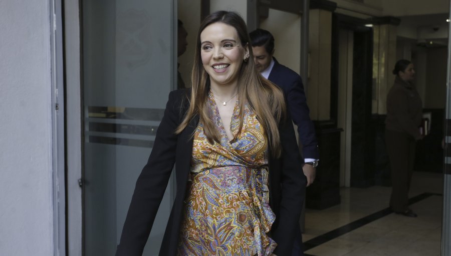 Lo que se sabe del estado de salud de la diputada Camila Flores y la tesis de la negligencia médica tras su cesárea