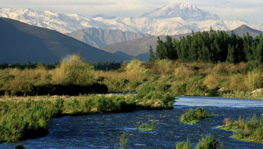 Redistribución de aguas del río Aconcagua desata fuerte polémica en el interior: regantes acusan privilegios a ciertas comunas