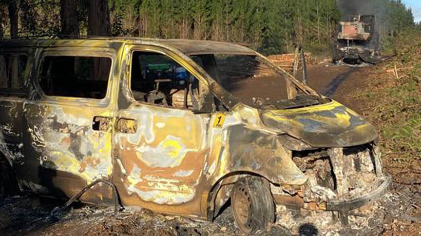 Ataque incendiario consumió dos maquinarias y una camioneta forestal en Galvarino