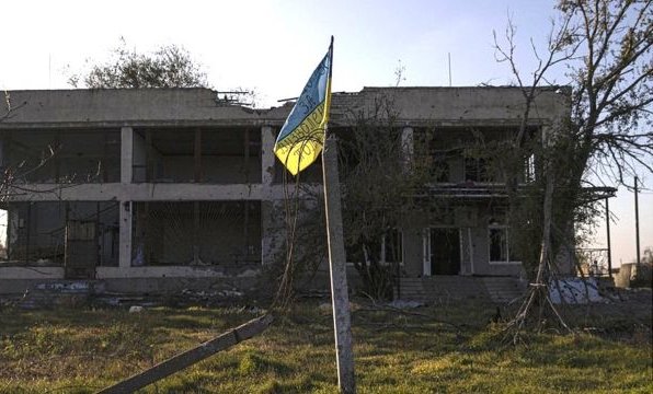 Las fuerzas militares de Ucrania entran en Jersón después de que Rusia completara su retirada
